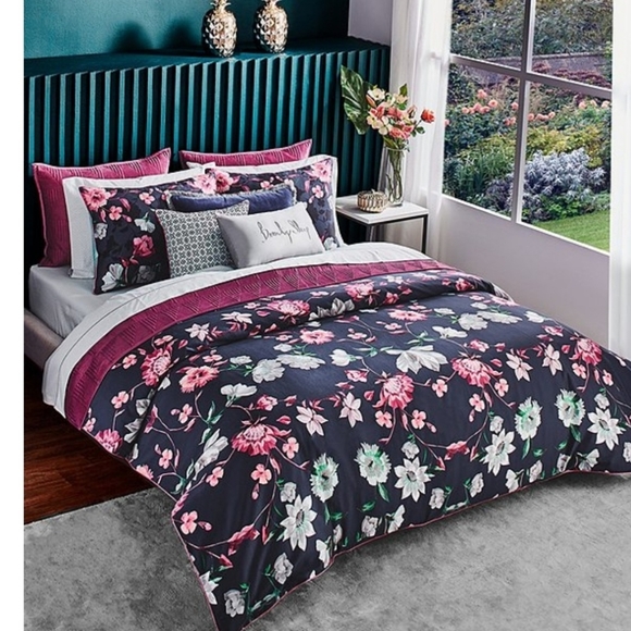Ted Baker Other - NWT TED BAKER QUEEN DUVET SET